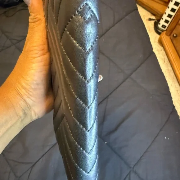 Tory Burch Black Quilted Leather Zip Wallet - Picture 9 of 13